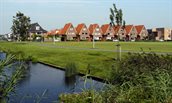 Eensgezinswoningen bij sloot