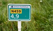 N459-bordje in berm