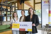 Gedeputeerde Anne Koning en de prijswinnaars
