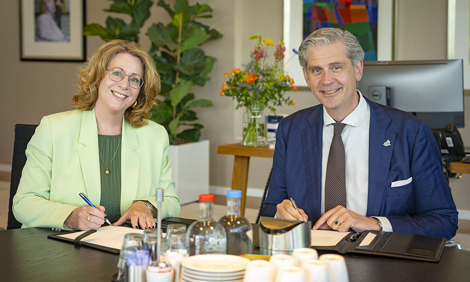 Carla Breuer beëdigd als waarnemend burgemeester Zoeterwoude